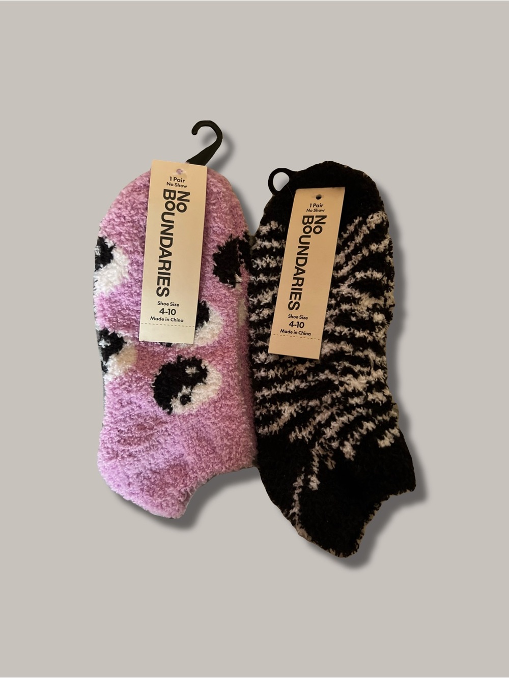 No Boundaries Fuzzy No-Show Socks in Lavender, Black & White